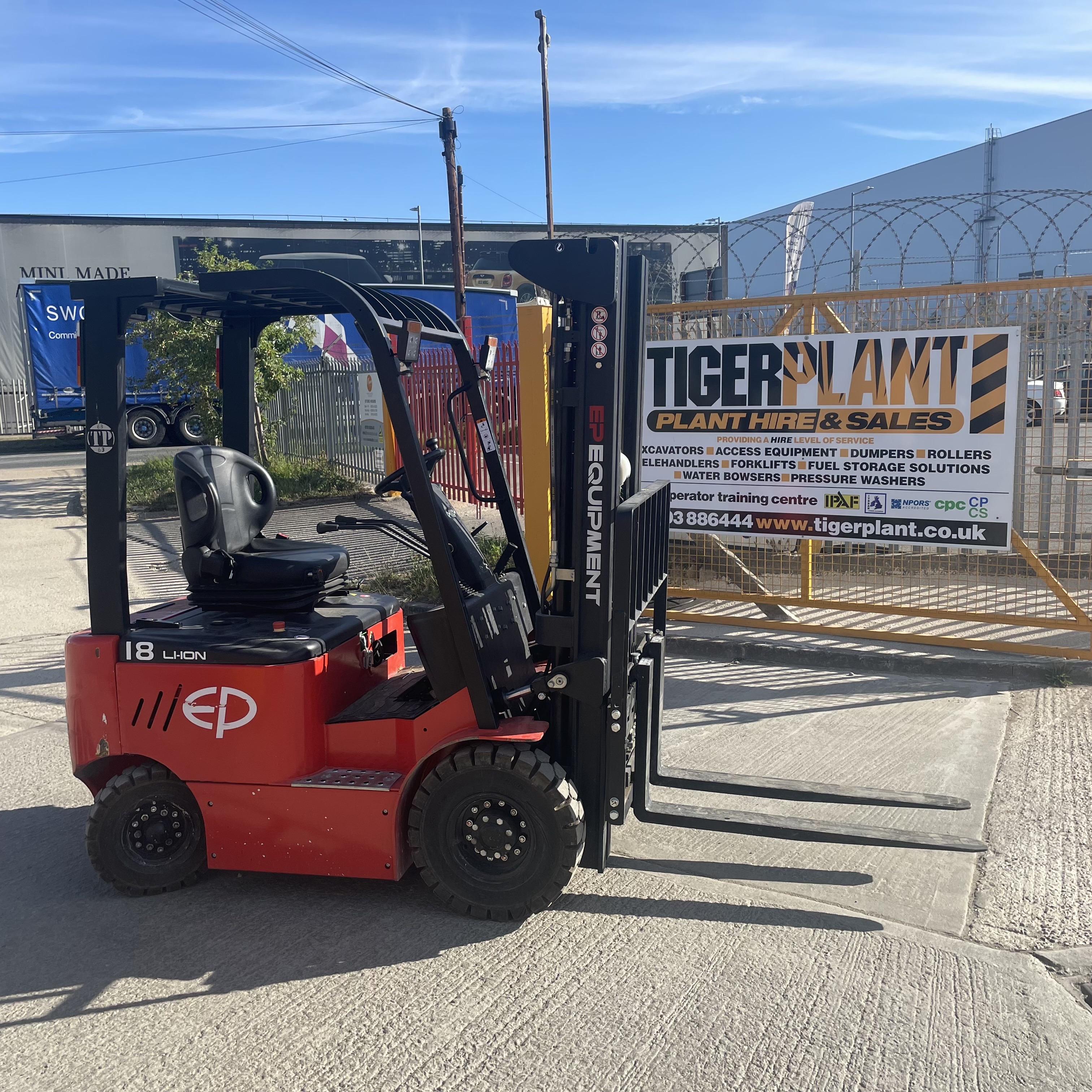 Electric Forklift vs Diesel Forklift - Which is better?